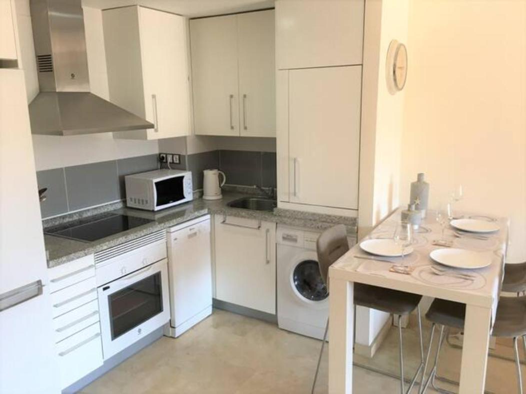 Modern 1 Bedroom Apartment, In Appartement *